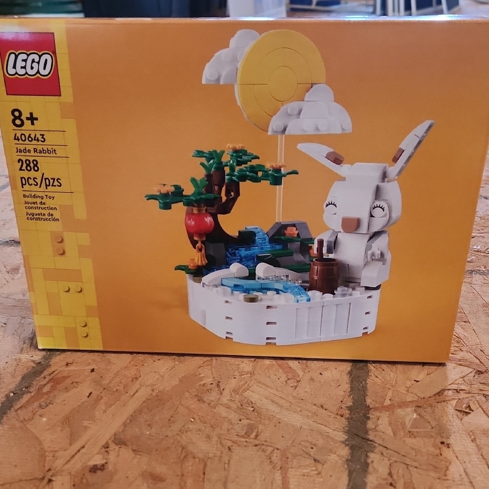 Lego Yellow and White Building Set with Rabbit